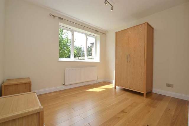  Image of 2 bedroom Flat to rent in Jemmett Close Norbiton Kingston upon Thames KT2 at Kingston Upon Thames Surrey, KT2 7AJ