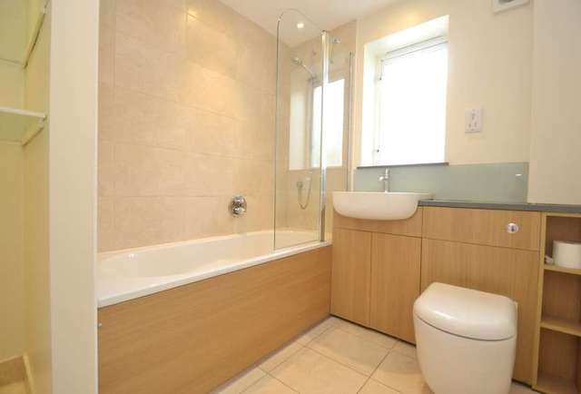  Image of 2 bedroom Flat to rent in Jemmett Close Norbiton Kingston upon Thames KT2 at Kingston Upon Thames Surrey, KT2 7AJ