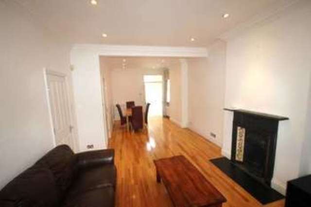  Image of 4 bedroom Semi-Detached house to rent in Johns Avenue London NW4 at London NW4 4EN Hendon, NW4 4EN