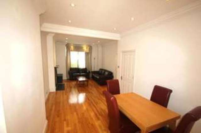  Image of 4 bedroom Semi-Detached house to rent in Johns Avenue London NW4 at London NW4 4EN Hendon, NW4 4EN
