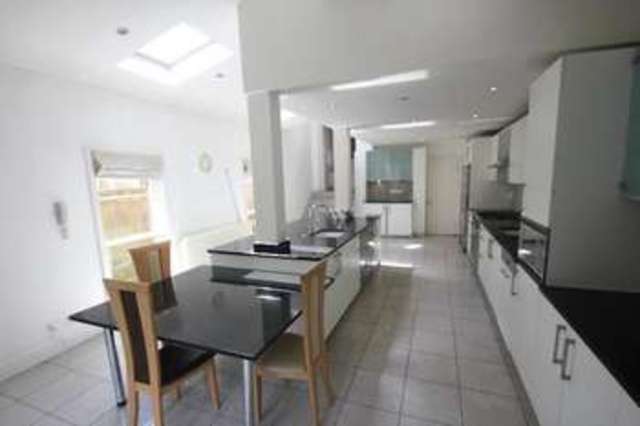  Image of 4 bedroom Semi-Detached house to rent in Johns Avenue London NW4 at London NW4 4EN Hendon, NW4 4EN