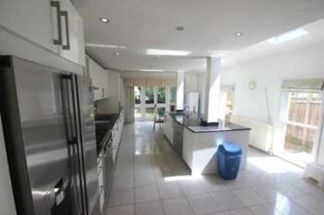  Image of 4 bedroom Semi-Detached house to rent in Johns Avenue London NW4 at London NW4 4EN Hendon, NW4 4EN