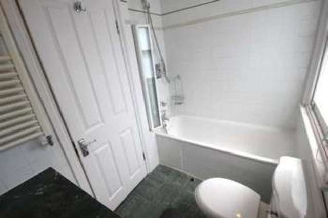  Image of 4 bedroom Semi-Detached house to rent in Johns Avenue London NW4 at London NW4 4EN Hendon, NW4 4EN