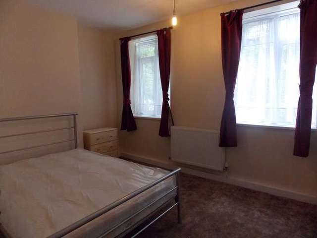  Image of 3 bedroom Flat to rent in Fulham Palace Road London W6 at Keir Hardie House Fulham Palace Road London, W6 9EP