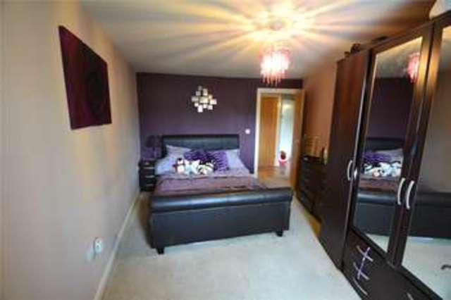  Image of 1 bedroom Apartment for sale in Kelvin Gate Bracknell RG12 at Bracknell Berkshire Easthampstead, RG12 2TN