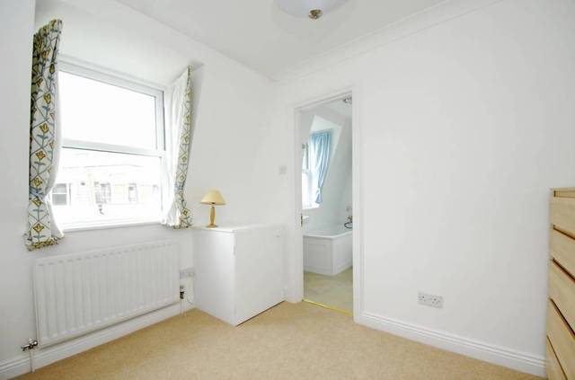  Image of 1 bedroom Flat to rent in Kempsford Gardens London SW5 at Kempsford Gardens  London, SW5 9LH