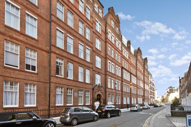  Image of 1 bedroom Flat to rent in Kensington Court Gardens London W8 at Kensington Court Gardens  London, W8 5QE