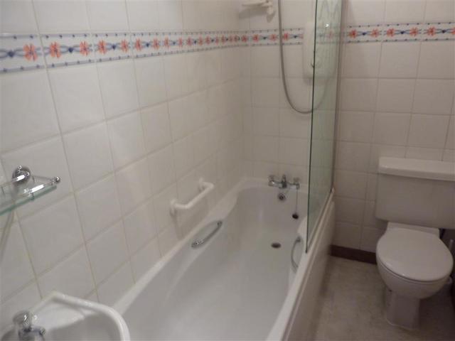  Image of 1 bedroom Flat to rent in Killermont View Bearsden Glasgow G20 at Bearsden Glasgow Glasgow, G20 0TZ