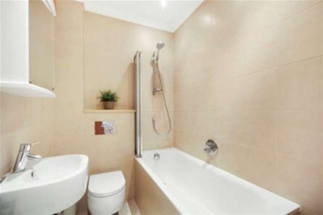  Image of 2 bedroom Property to rent in Kings Road London SW10 at London, SW10 0TU