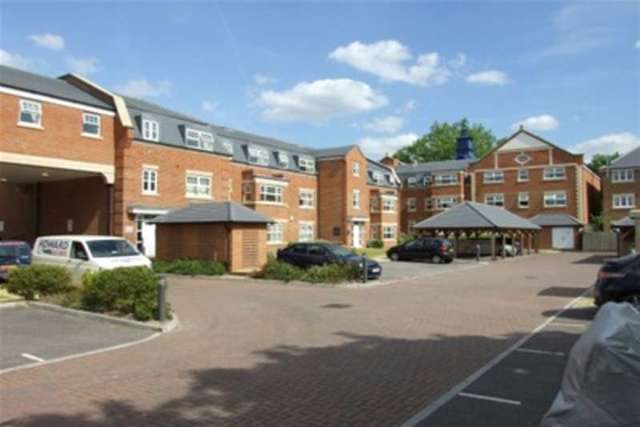  Image of 2 bedroom Property to rent in Kings Road Woking GU21 at Woking, GU21 5HU
