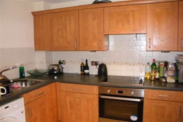  Image of 2 bedroom Property to rent in Kings Road Woking GU21 at Woking, GU21 5HU