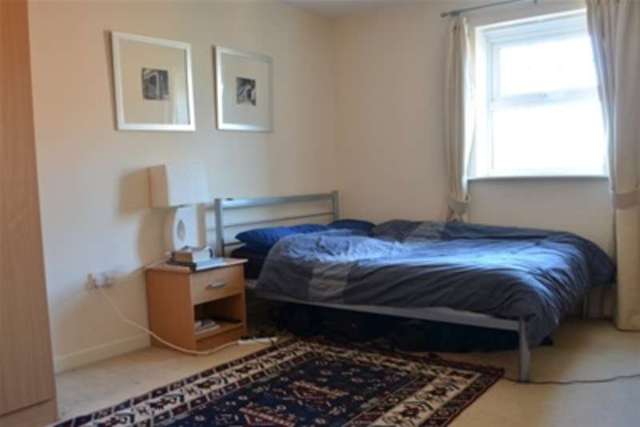  Image of 2 bedroom Property to rent in Kings Road Woking GU21 at Woking, GU21 5HU