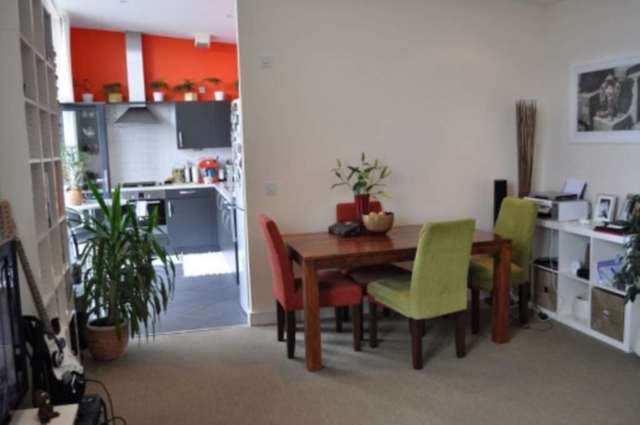  Image of 3 bedroom Flat to rent in Highfield Close London SE13 at Kingswood Court Hither Green London, SE13 6TD