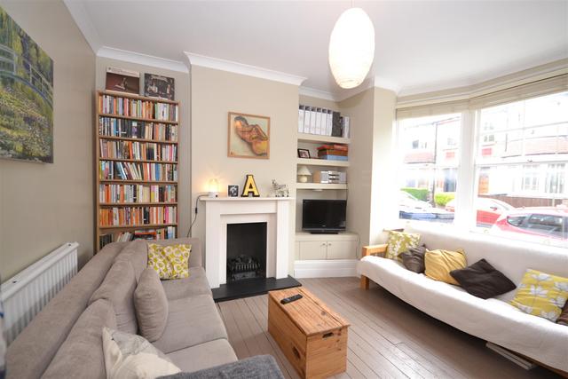  Image of 2 bedroom Property to rent in Kitchener Road London N2 at East Finchley, N2 8AS