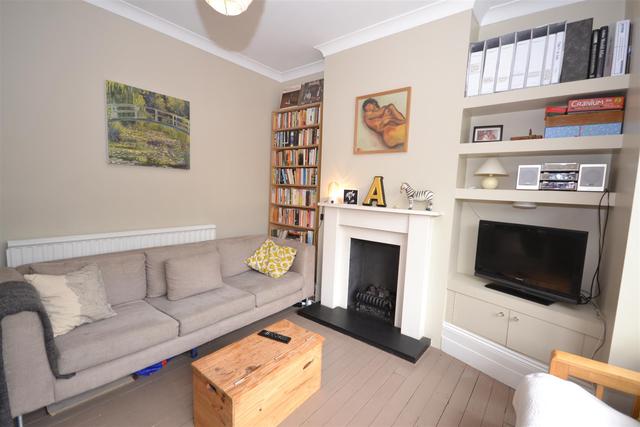  Image of 2 bedroom Property to rent in Kitchener Road London N2 at East Finchley, N2 8AS