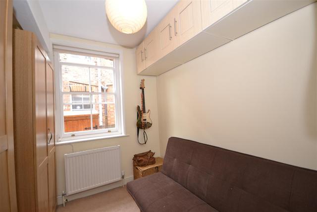  Image of 2 bedroom Property to rent in Kitchener Road London N2 at East Finchley, N2 8AS