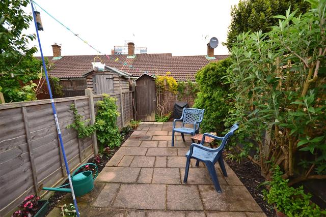  Image of 2 bedroom Property to rent in Kitchener Road London N2 at East Finchley, N2 8AS
