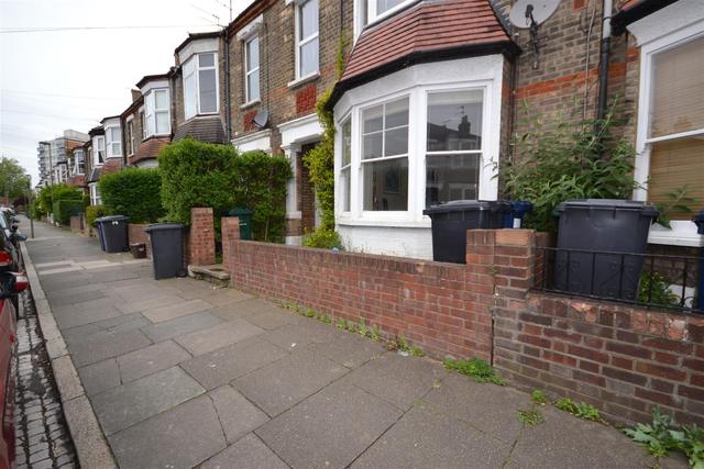  Image of 2 bedroom Property to rent in Kitchener Road London N2 at East Finchley, N2 8AS