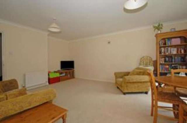  Image of 2 bedroom Flat for sale in Lorne Gardens Knaphill Woking GU21 at Knaphill Woking Knaphill, GU21 2QL