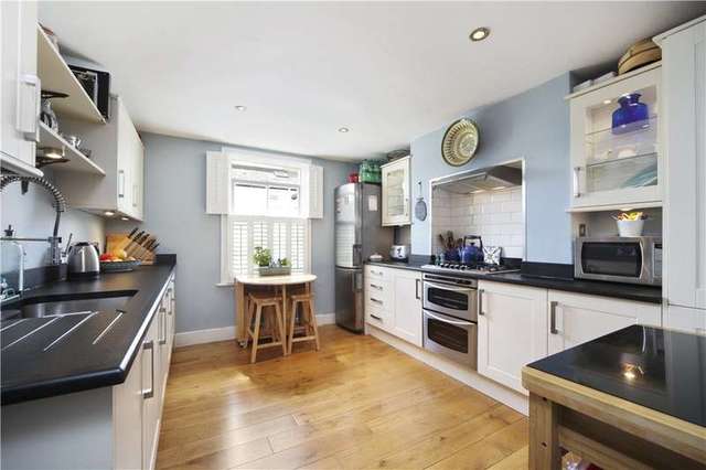  Image of 2 bedroom Flat to rent in Kyrle Road London SW11 at Kyrle Road  London, SW11 6AZ