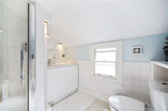  Image of 2 bedroom Flat to rent in Kyrle Road London SW11 at Kyrle Road  London, SW11 6AZ