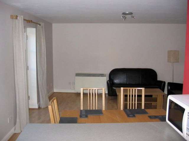  Image of 2 bedroom Flat to rent in Langbourne Place London E14 at Westferry Road  Docklands, E14 3WN