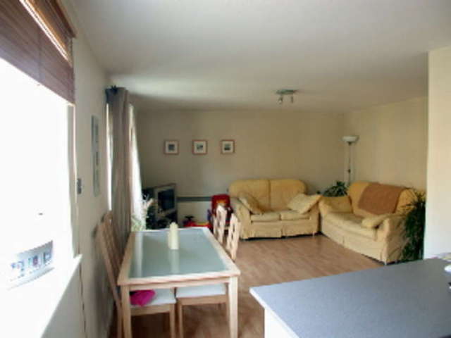  Image of 2 bedroom Flat to rent in Langbourne Place London E14 at Westferry Road  Docklands, E14 3WN
