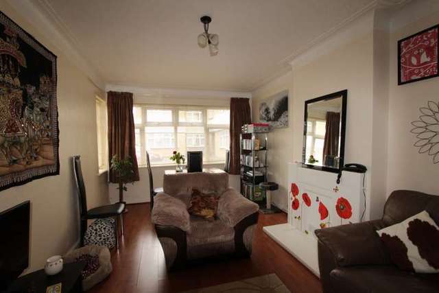  Image of 2 bedroom Flat for sale in Lincoln Close Woodside Croydon SE25 at Lincoln Close  London, SE25 5ET