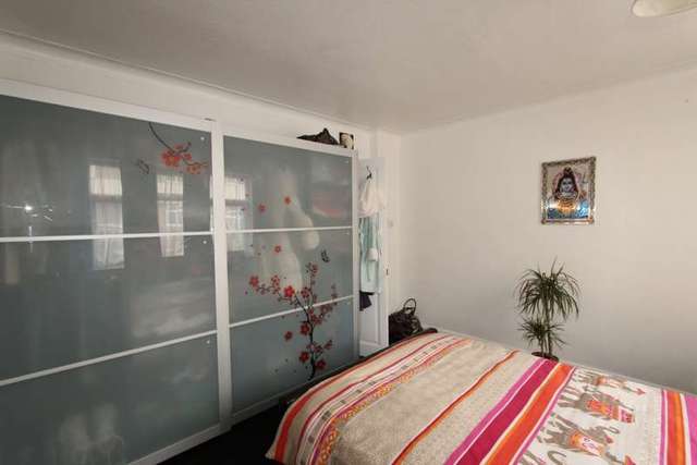  Image of 2 bedroom Flat for sale in Lincoln Close Woodside Croydon SE25 at Lincoln Close  London, SE25 5ET