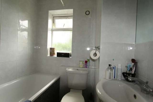 Image of 2 bedroom Flat for sale in Lincoln Close Woodside Croydon SE25 at Lincoln Close  London, SE25 5ET