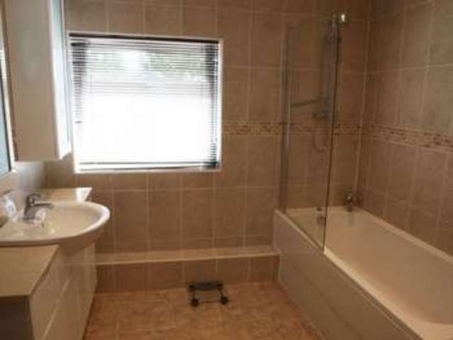  Image of 3 bedroom Semi-Detached house for sale in Lincoln Road Newark NG24 at Lincoln Road  Newark, NG24 2DQ