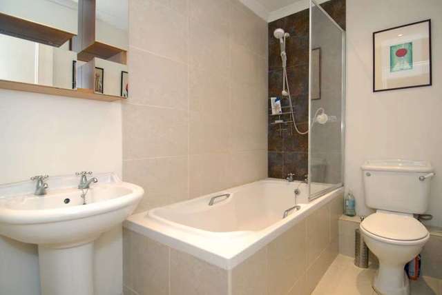  Image of 1 bedroom Flat to rent in Linden Gardens London W2 at Linden Gardens  London, W2 4HJ