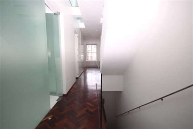  Image of 3 bedroom Flat to rent in Linden Gardens London W2 at London, W2 4EX
