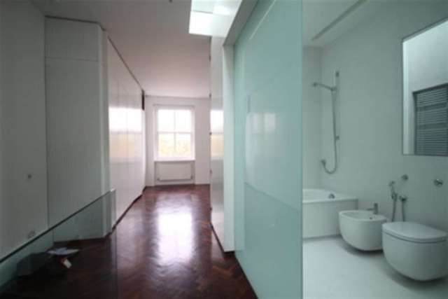  Image of 3 bedroom Flat to rent in Linden Gardens London W2 at London, W2 4EX