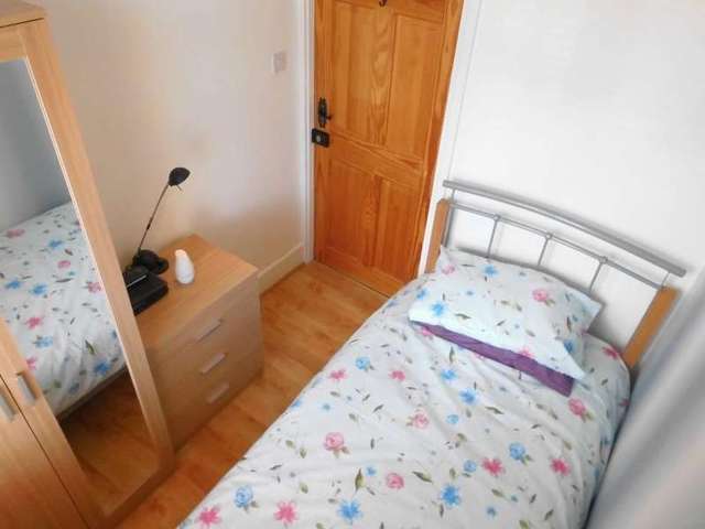  Image of 1 bedroom Detached house to rent in Lingfield Road Gravesend DA12 at Gravesend  Kent, DA12 5AH