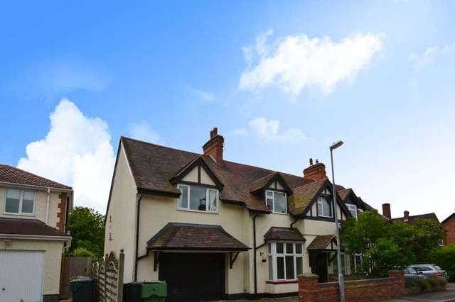  Image of 4 bedroom Semi-Detached house to rent in Linthurst Newtown Blackwell Bromsgrove B60 at Linthurst Newtown Blackwell BROMSGROVE, B60 1BS