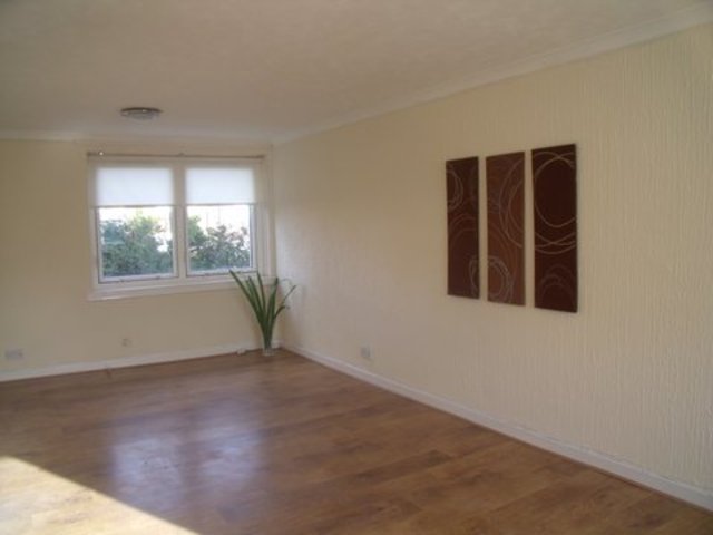  Image of 2 bedroom Flat to rent in Lochfield Road Paisley PA2 at Paisley Renfrewshire Renfrewshire, PA2 7PA