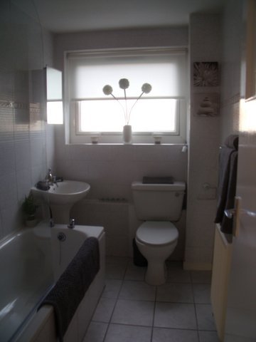  Image of 2 bedroom Flat to rent in Lochfield Road Paisley PA2 at Paisley Renfrewshire Renfrewshire, PA2 7PA