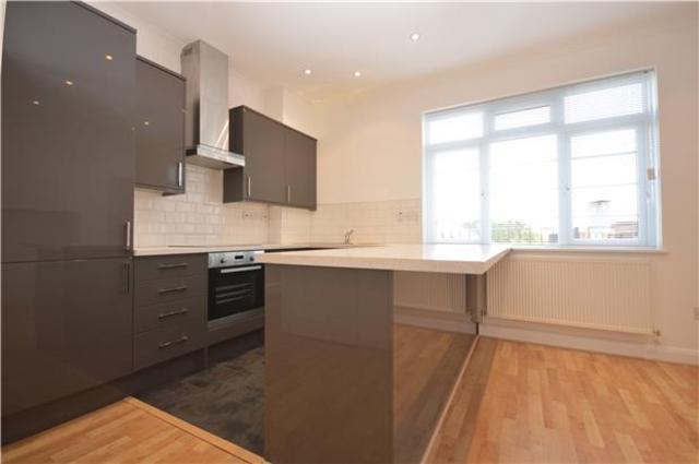  Image of 2 bedroom Flat to rent in London Road Cheam Sutton SM3 at Surrey, SM3 8JR