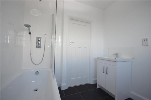  Image of 2 bedroom Flat to rent in London Road Cheam Sutton SM3 at Surrey, SM3 8JR