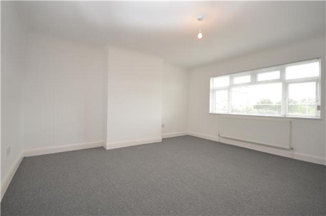  Image of 2 bedroom Flat to rent in London Road Cheam Sutton SM3 at Surrey, SM3 8JR