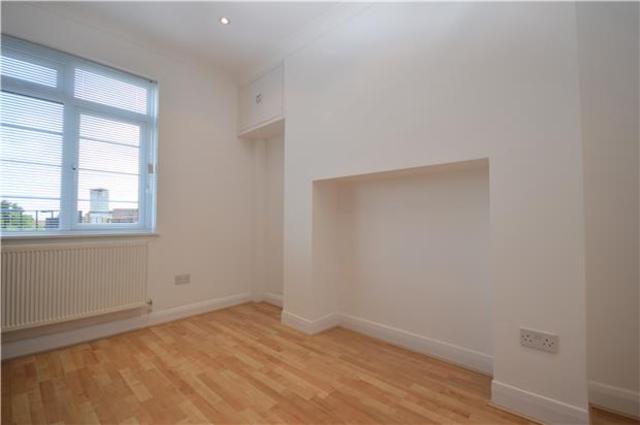  Image of 2 bedroom Flat to rent in London Road Cheam Sutton SM3 at Surrey, SM3 8JR