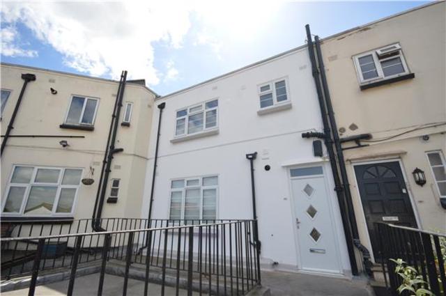  Image of 2 bedroom Flat to rent in London Road Cheam Sutton SM3 at Surrey, SM3 8JR