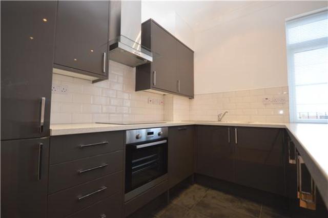  Image of 2 bedroom Flat to rent in London Road Cheam Sutton SM3 at Surrey, SM3 8JR
