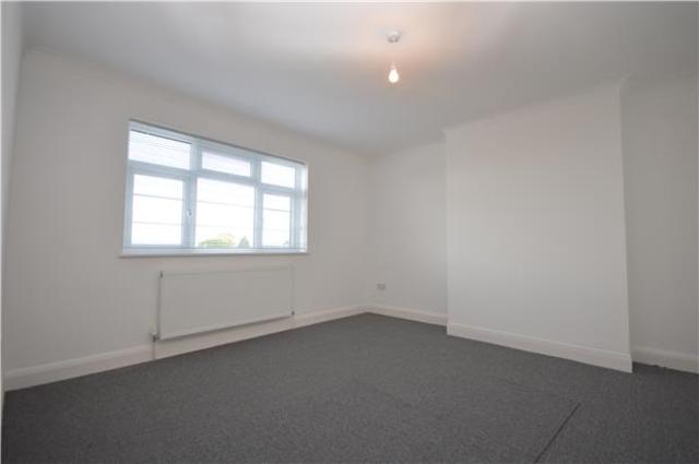 Image of 2 bedroom Flat to rent in London Road Cheam Sutton SM3 at Surrey, SM3 8JR