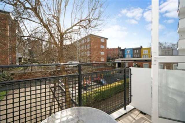  Image of 2 bedroom Flat to rent in Portobello Court Westbourne Grove London W11 at London, W11 2DG