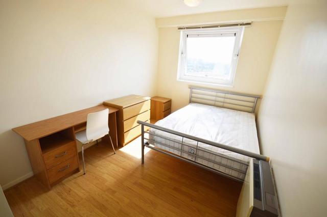  Image of 3 bedroom Apartment to rent in Lovell Park Grange Leeds LS7 at Lovell Park Heights Leeds LEEDS, LS7 1DT