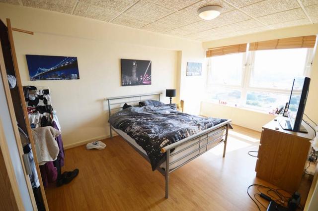 Image of 3 bedroom Apartment to rent in Lovell Park Grange Leeds LS7 at Lovell Park Heights Leeds LEEDS, LS7 1DT