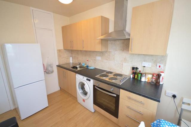  Image of 3 bedroom Apartment to rent in Lovell Park Grange Leeds LS7 at Lovell Park Heights Leeds LEEDS, LS7 1DT