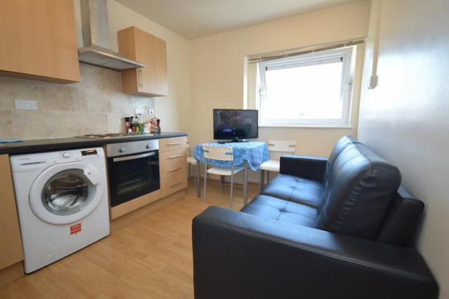  Image of 3 bedroom Apartment to rent in Lovell Park Grange Leeds LS7 at Lovell Park Heights Leeds LEEDS, LS7 1DT